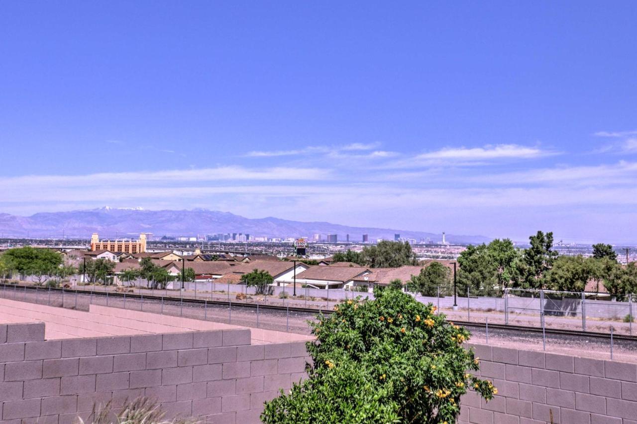 Henderson Home With Pool And Mountain, Strip Views! 拉斯维加斯 外观 照片